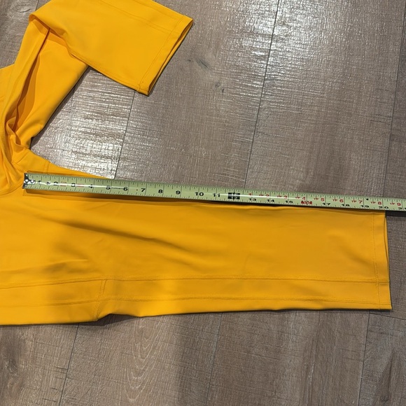 NWT ATHLETA Ultimate Stash II Capri Legging Radiant Sunshine Size Medium - Picture 13 of 13